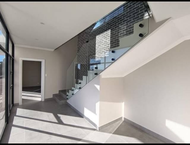 4 BEDROOM HOUSE FOR SALE IN HARTENBOS HEUWELS